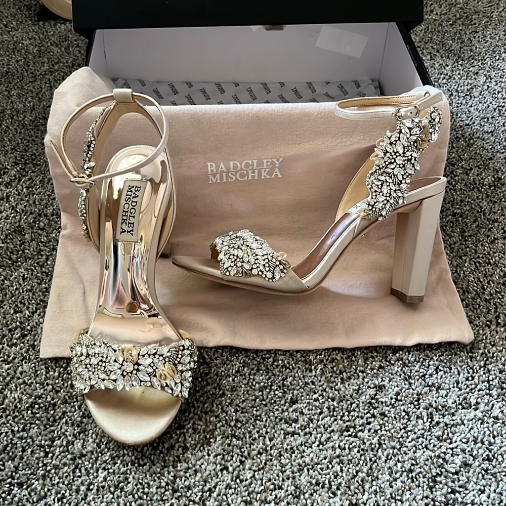 Badgley Mischka Libby nude size 6